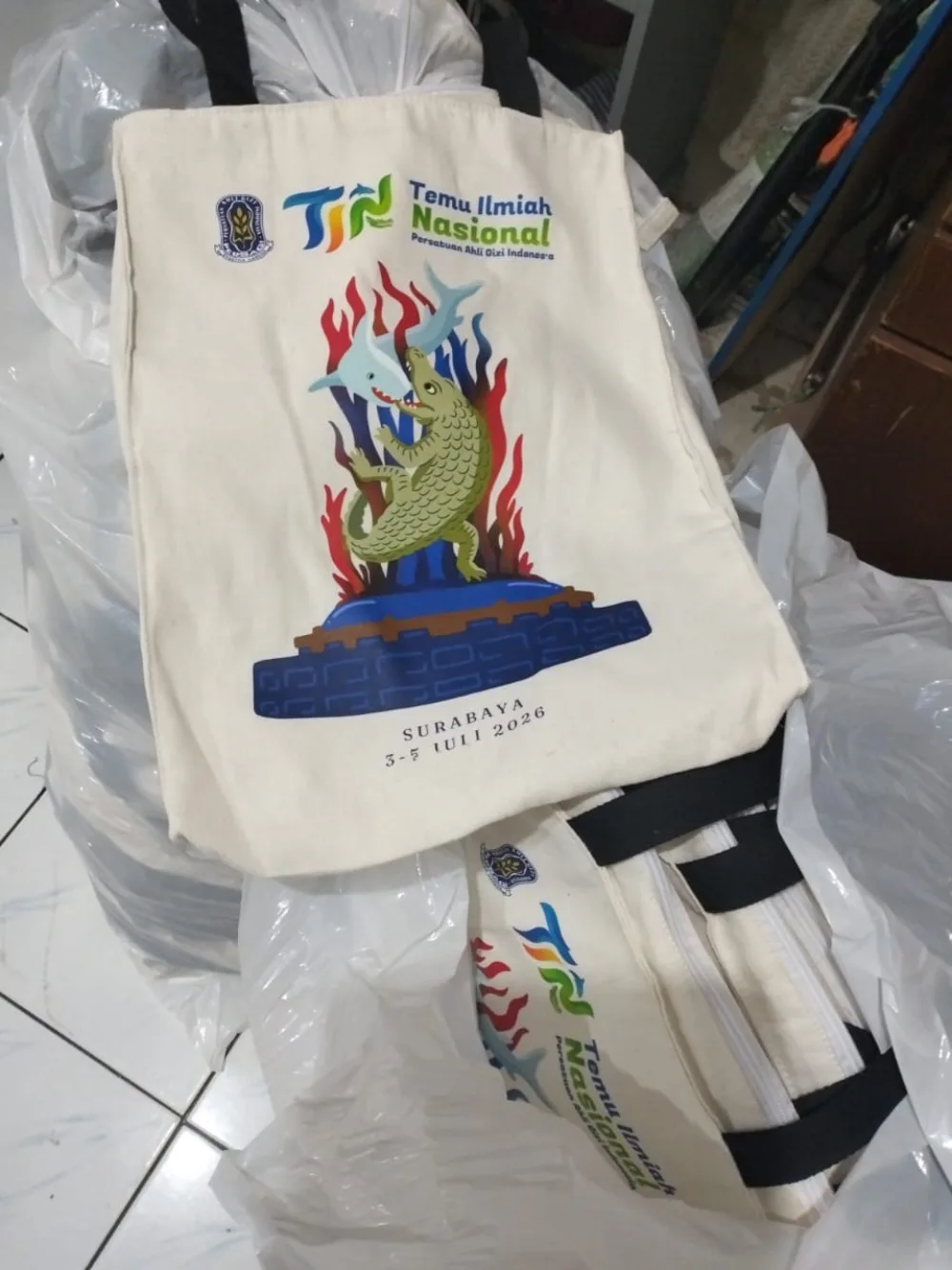 Tote bag kanvas blacu tali webbing katun sablon souvenir seminar nasional
