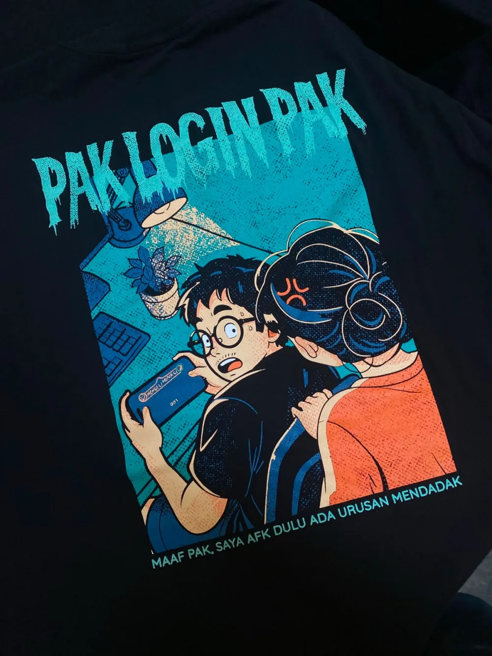 Kaos hitam sablon plastisol full color grafis Pak Login Pak